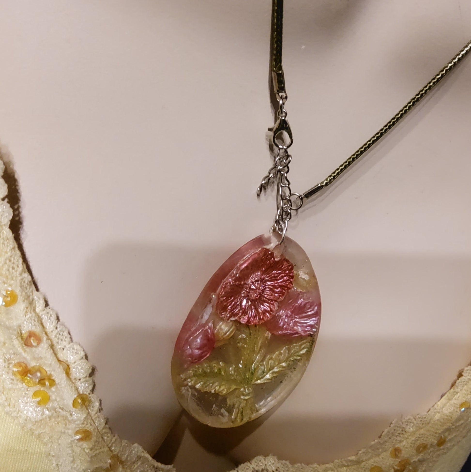 3D resin oval necklace rose gold detail view with chain