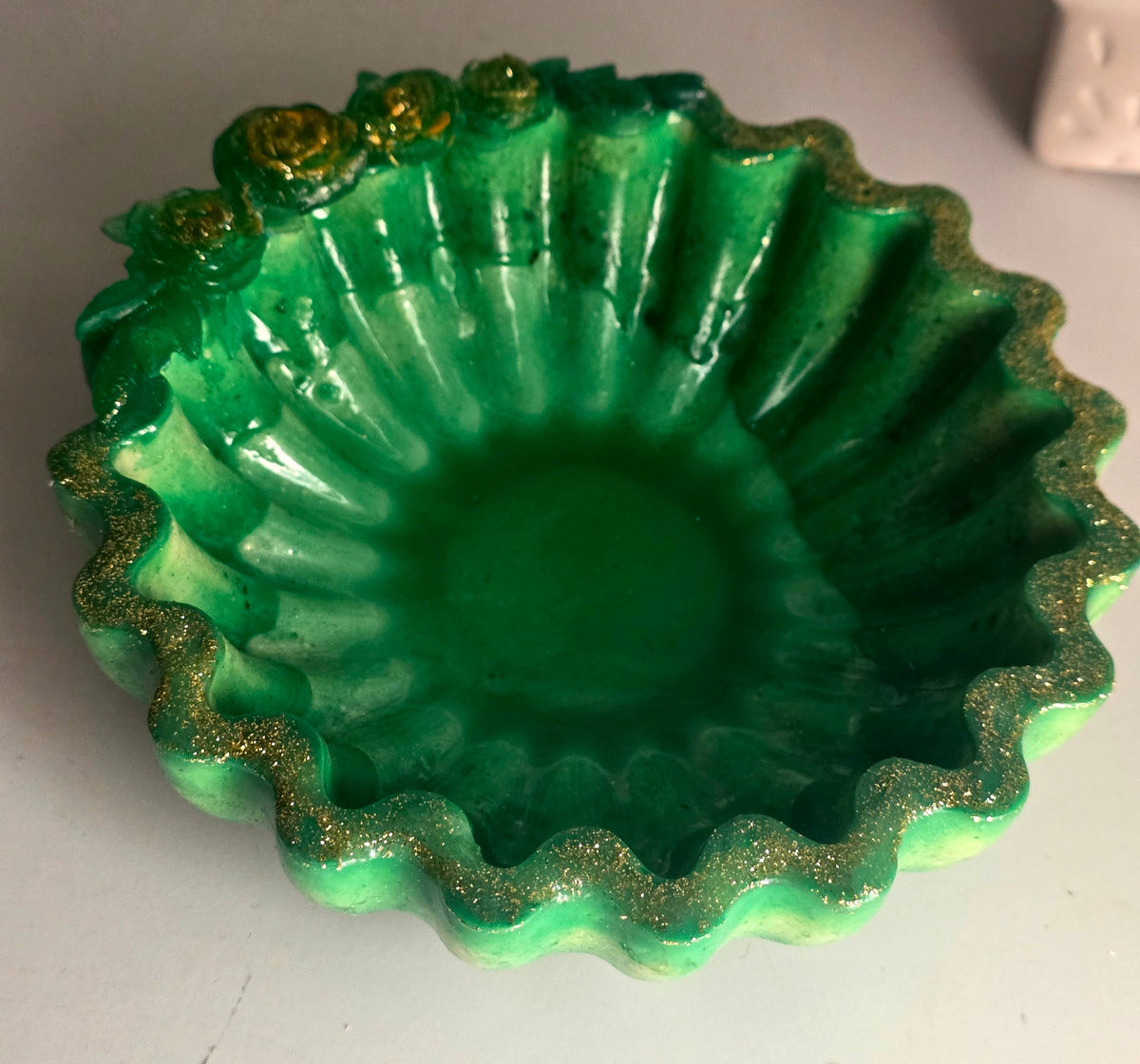 Emerald green resin rose bowl - side angle with glitter edge