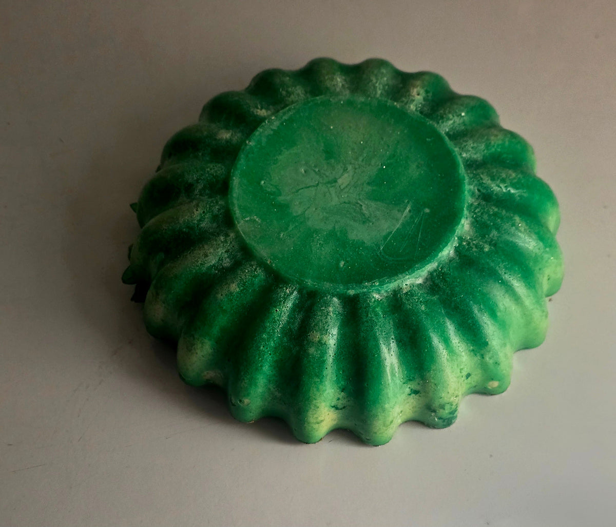 Emerald green resin rose bowl - bottom view