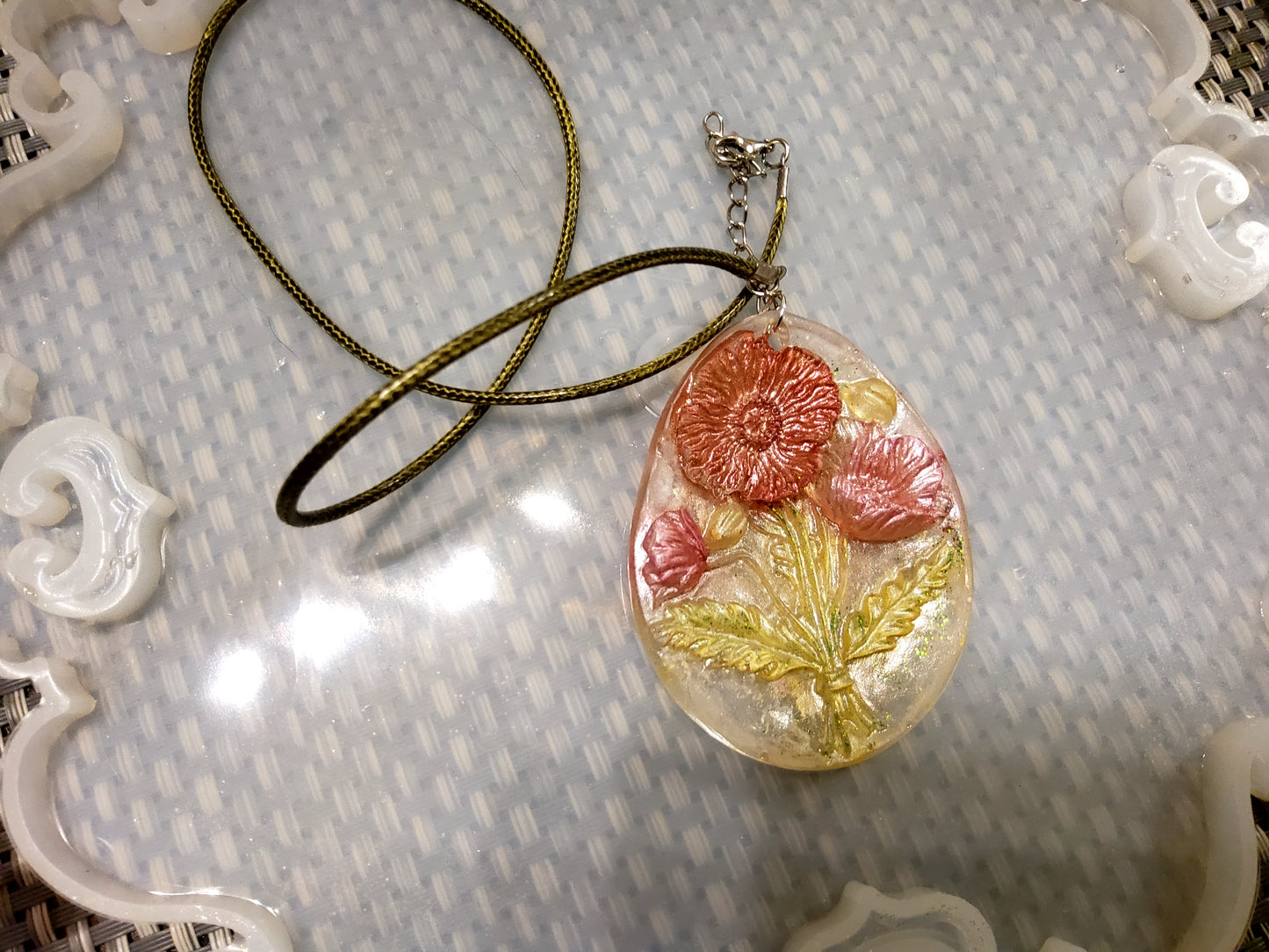 3D Resin Necklace – Rose & Gold