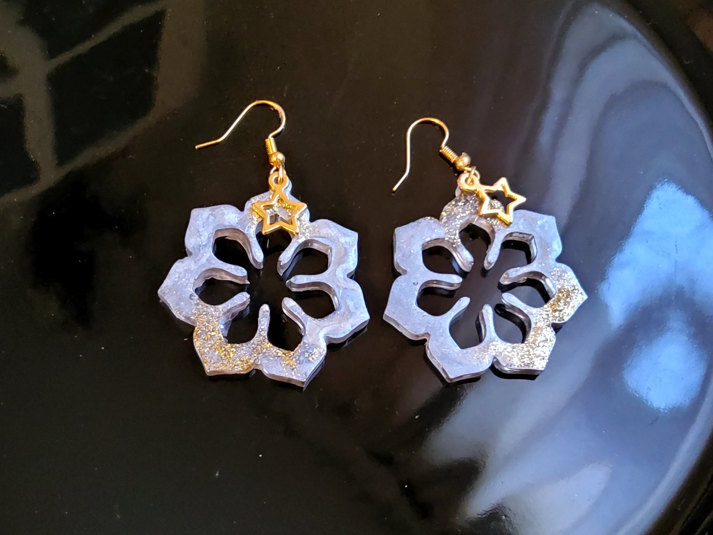 Handmade Resin Flower Earrings – Silver & Gold Glitter