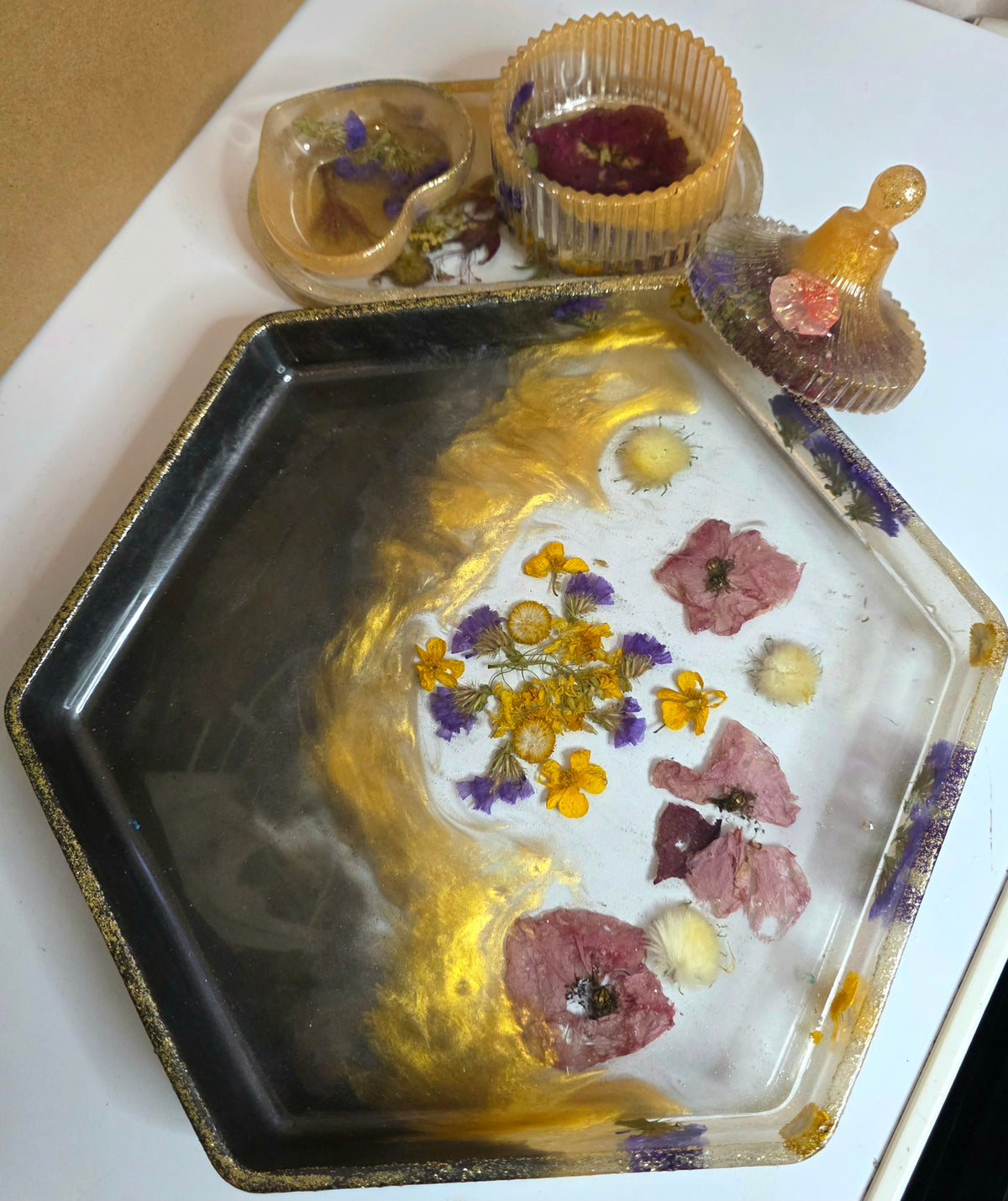 Hexagonal Dried Flower Resin Tray & Jewellery Box Set – Gold, Purple & Amber