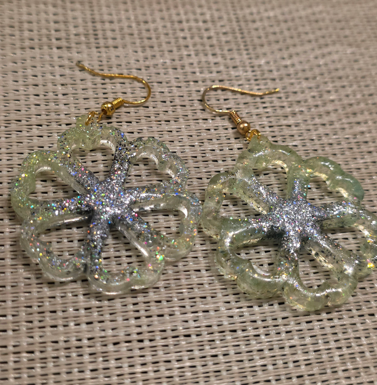Flower Drop Earrings with Heart Cut-Outs – Handmade Resin – AlyTrend Studio