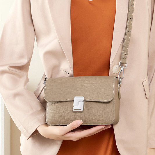 Women’s Genuine Leather Clamshell Bag – Square Horizontal Bag with Lock, 19x13x7cm