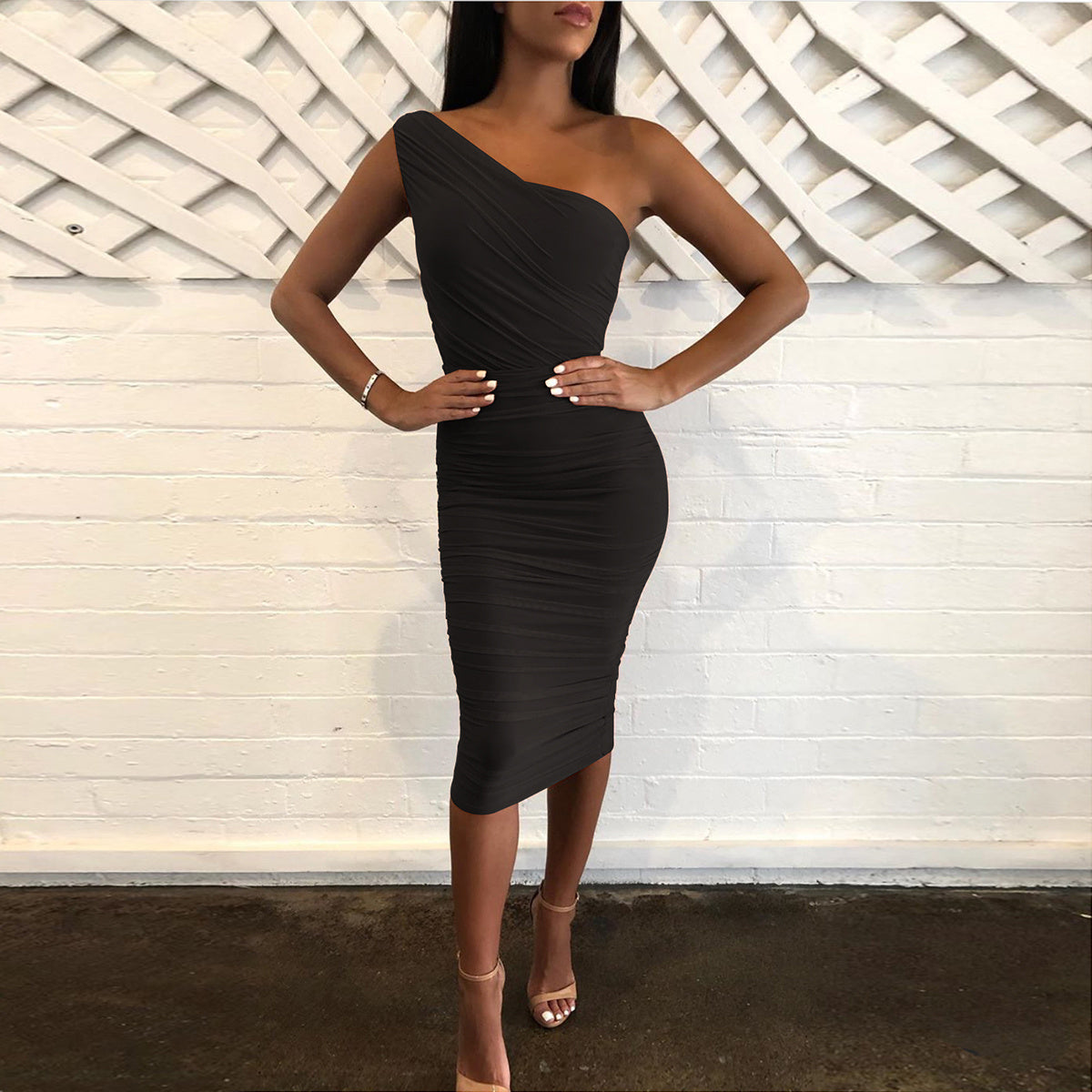 One-shoulder pleated hip-fit womens dress